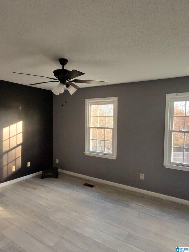 Foto del edificio - 716 Jamestown Ln