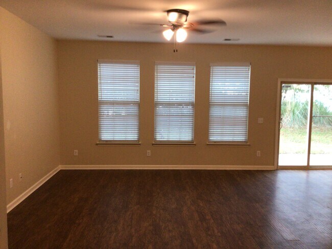 Foto del edificio - 150 Crabble Mill Drive