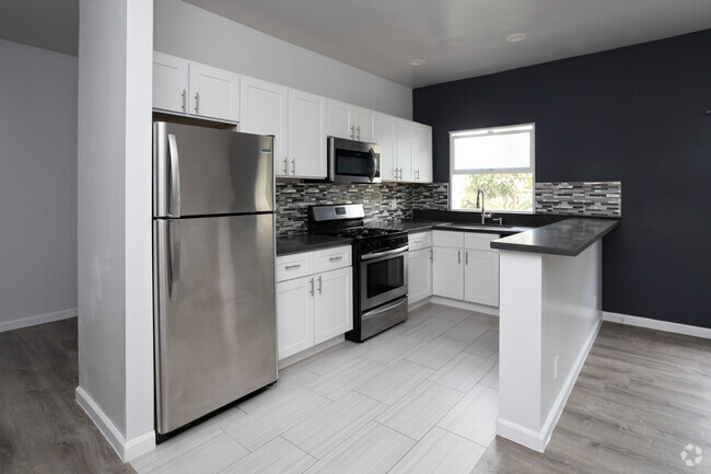 Unidad de cocina 204 Studio 1BA 550sf - 1423 Magnolia Ave (Hart Properties, LLC)