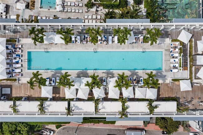 Building Photo - 2301 Collins Ave