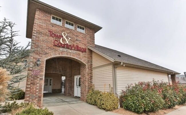 Foto del edificio - Town and Country Village Apartments
