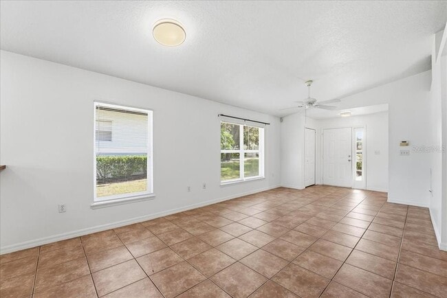 Building Photo - 933 Pecan St