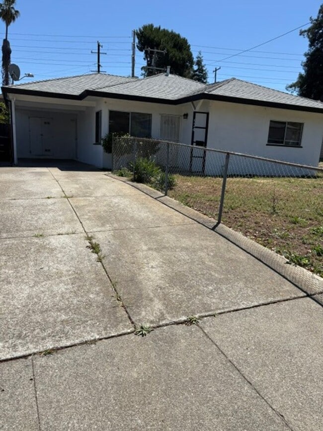 Building Photo - 924 Palou St