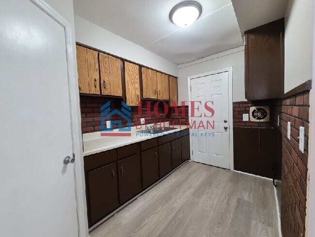 Building Photo - One Bedroom Apartment | Boonville