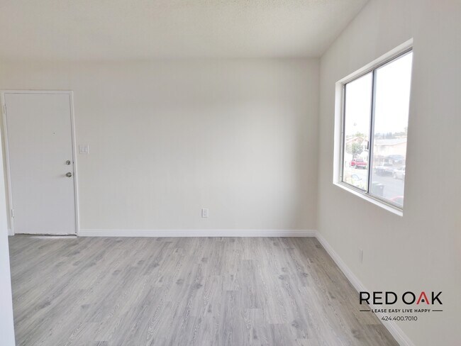Building Photo - 542 W 76th St