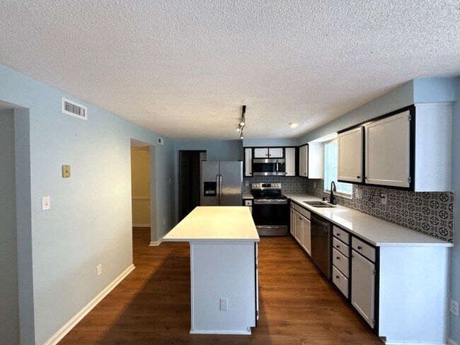 Foto del edificio - 3-Bedroom Home Close to Ballantyne!