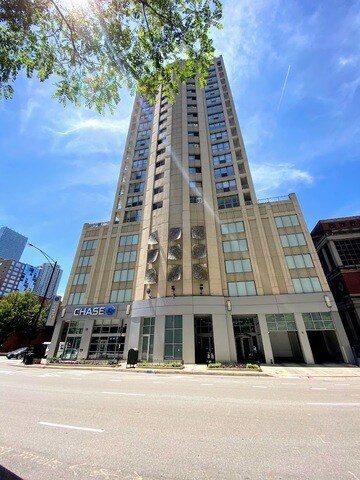Foto del edificio - 600 N Dearborn St
