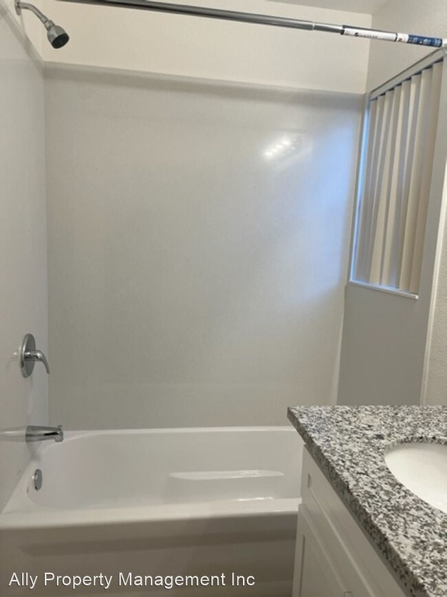 Building Photo - 2 br, 2 bath House - 705 5th Street B