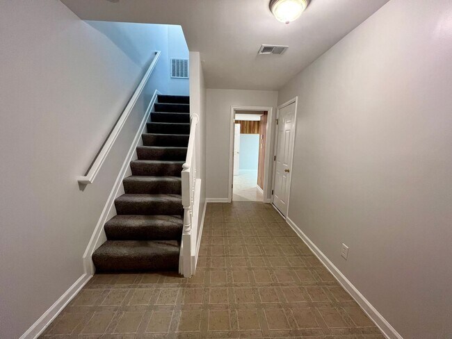 Building Photo - Three Level Townhome in the Mills Farm Com...