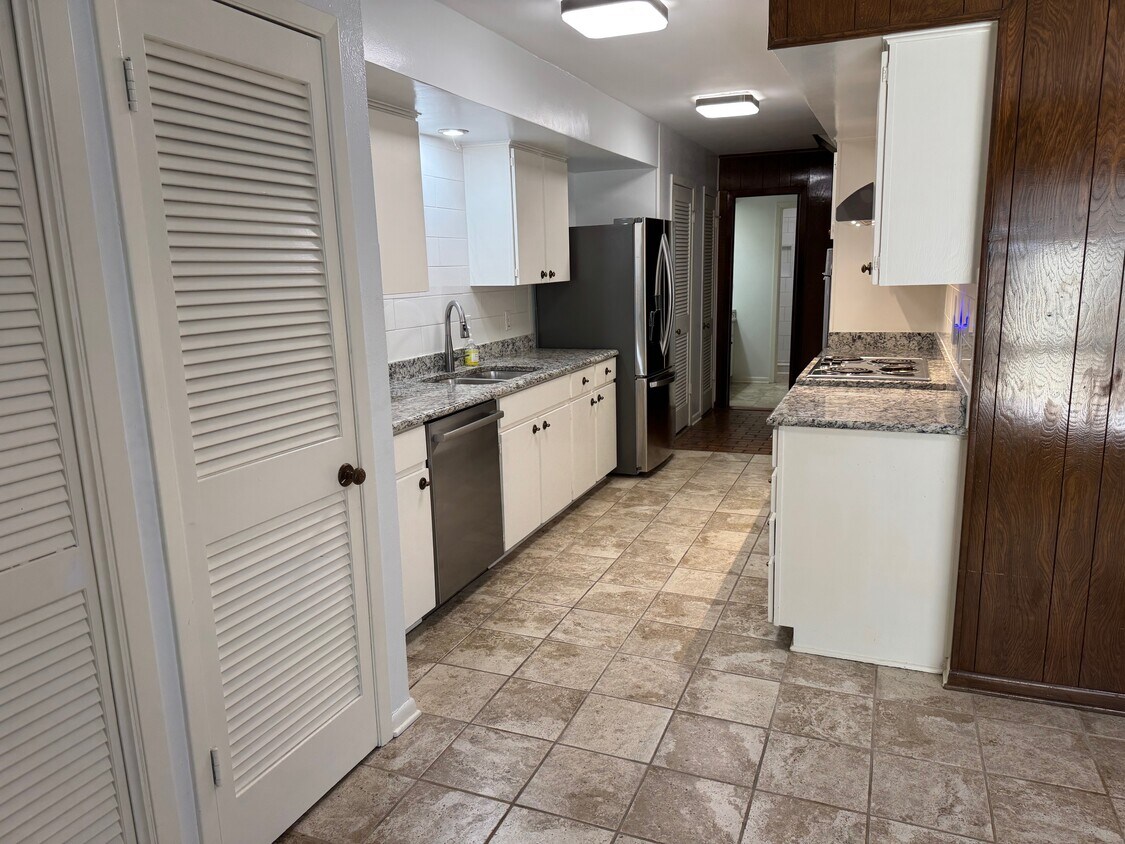 Foto principal - 7909 Habersham Ln