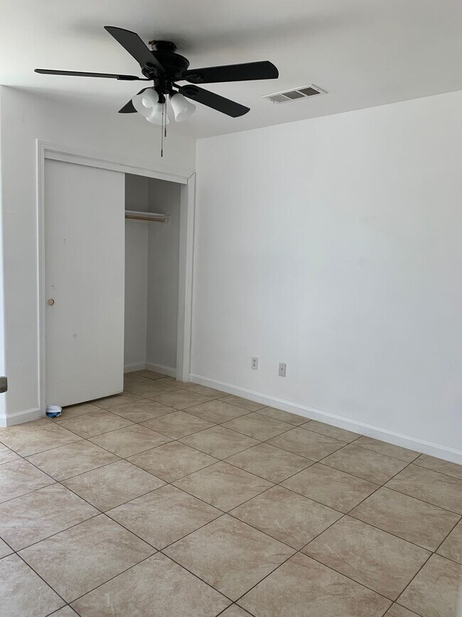 Building Photo - 3 Bedroom 2 Bath home