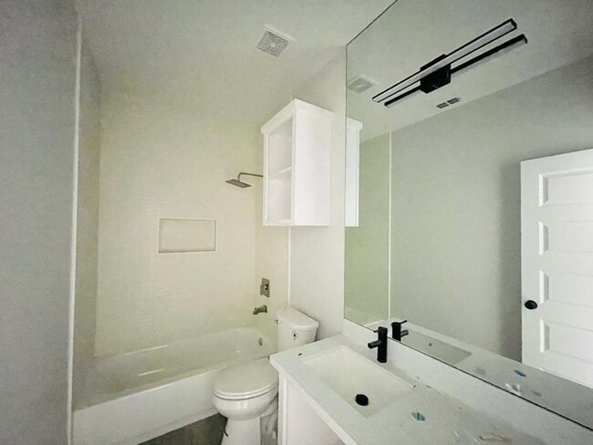 Foto del edificio - 2302 San Pascual St