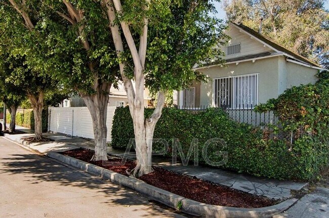Foto del edificio - 4981 Ascot Ave