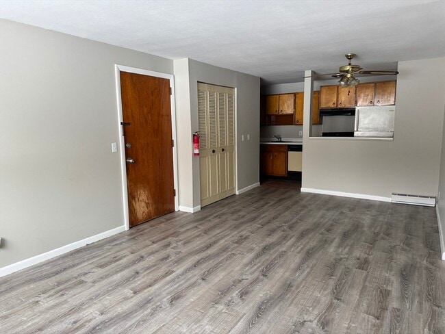 Building Photo - 320 Elm St