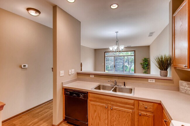 Building Photo - 961 Genesee Ct