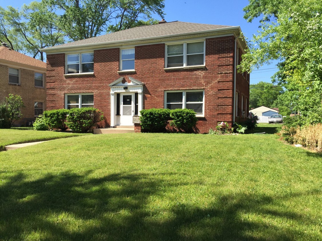 Primary Photo - 420 W Hampton Ave