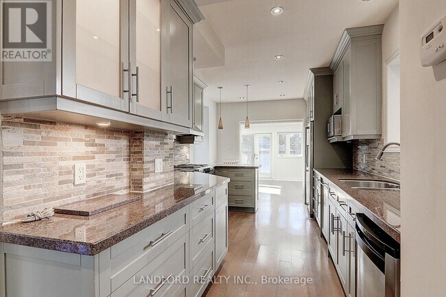 Photo du bâtiment - 138 Fallingbrook Rd