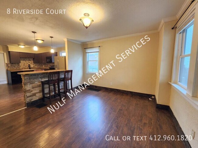 Foto del edificio - 8 Riverside Ct