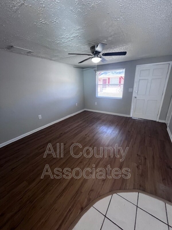 Foto del edificio - 6334 Alaska Ave