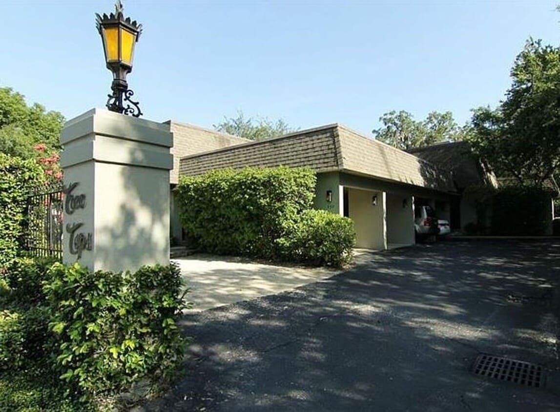 Beautifully updated 2 bedroom 2.5 bath tow... - Beautifully updated 2 bedroom 2.5 bath tow...