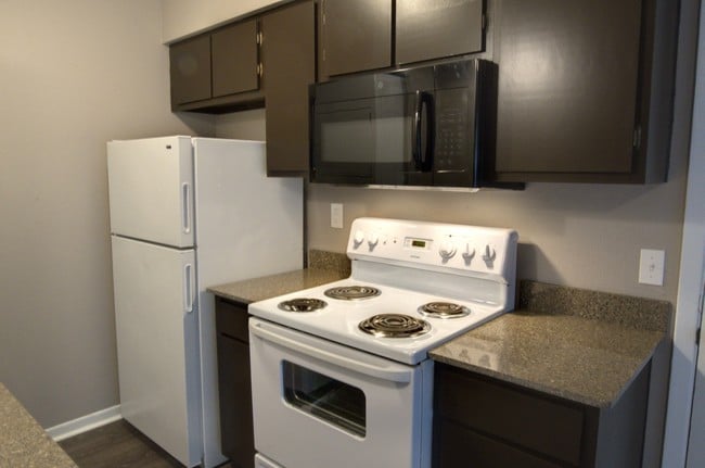 Building Photo - Oxford Oaks Apartments