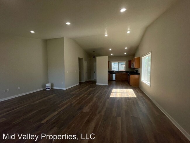 Building Photo - 4 br, 2 bath House - 4041 Woodward Dr. NE