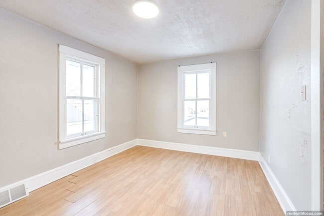 Building Photo - 712 W Lorain St