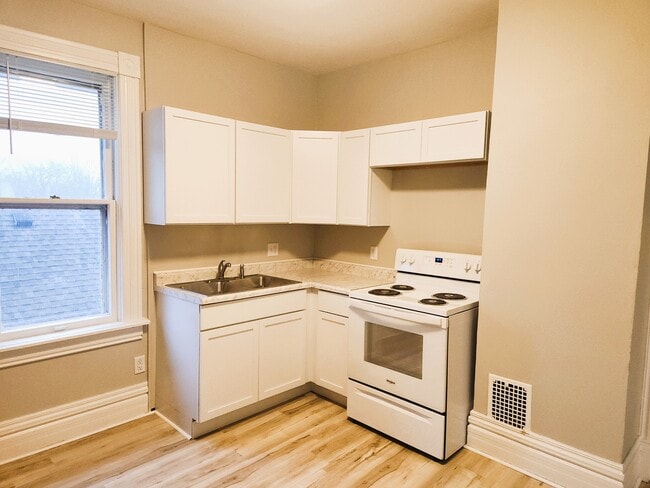 Kitchen - 352 8th St E