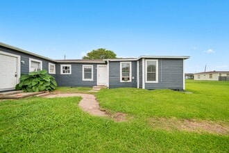 Building Photo - 1723 W 5th St