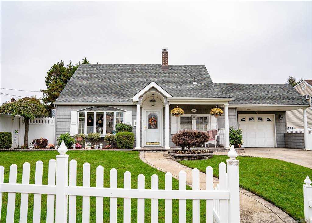 Primary Photo - 67 Swan Ln