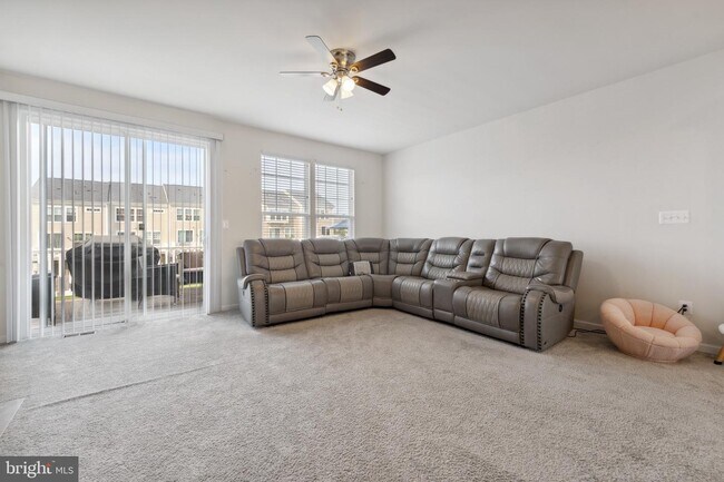 Foto del edificio - 438 Boxelder Dr