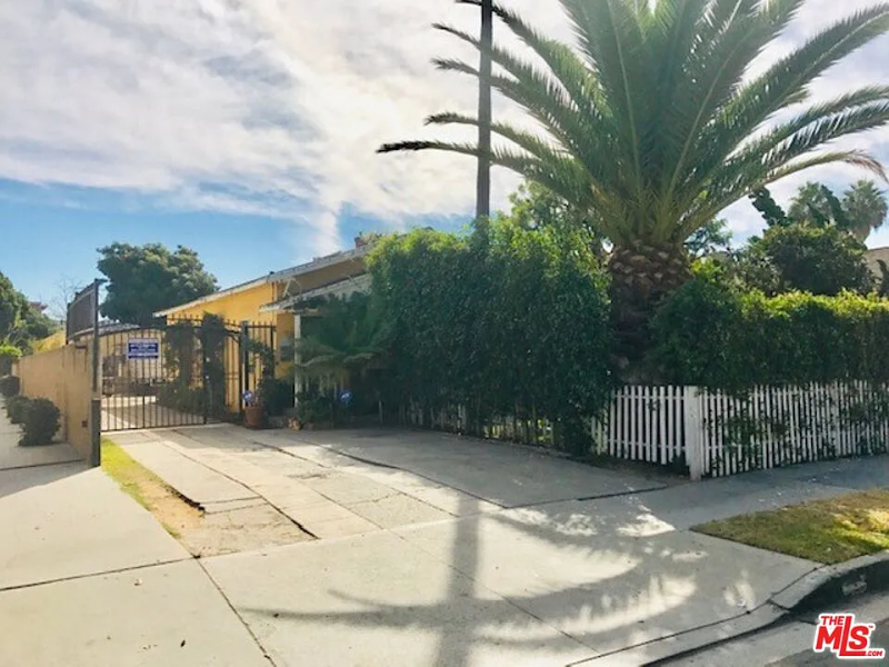 Primary Photo - 112 S Eucalyptus Ave