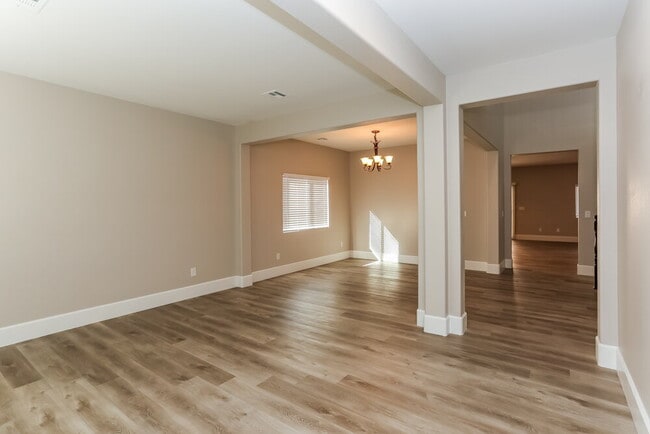 Foto del edificio - 7649 Heavenly Peak St