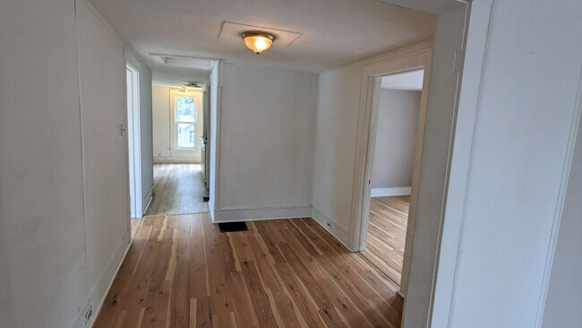 Building Photo - 121 E Holbrook Ave