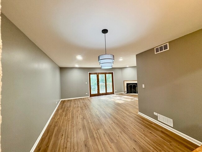 Building Photo - 213 Pamela Dr