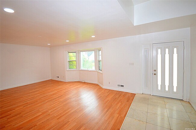 Building Photo - 3 Hemsley Ln