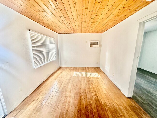 Foto del edificio - 2/2 With Bonus Room