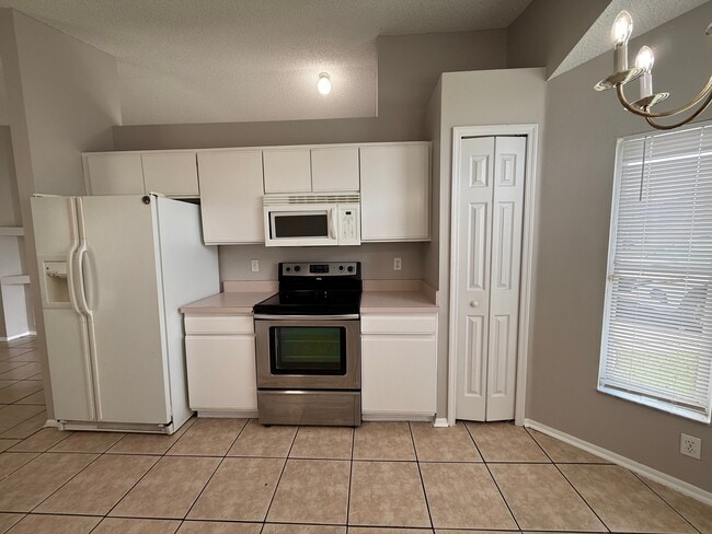 Building Photo - 178 Dahlia Village Cir