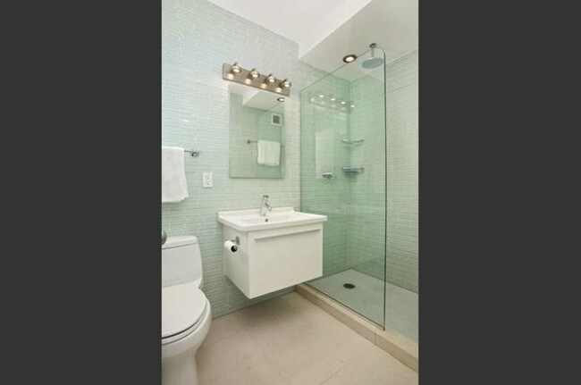 Building Photo - 65 E India Row