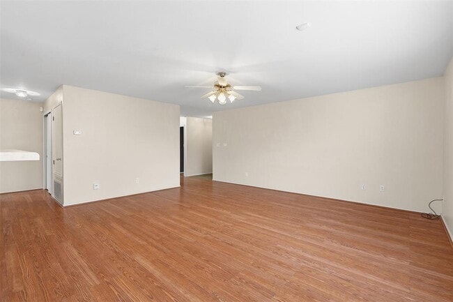 Building Photo - 700 Riverway Ln