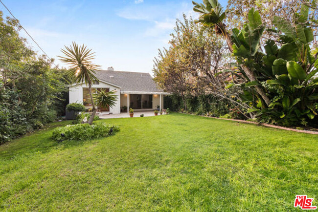 Building Photo - 134 N Bowling Green Way