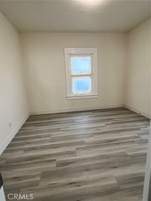 Foto del edificio - 220 E Kingsley Ave