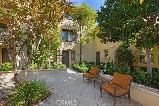 Building Photo - 24 Full Moon