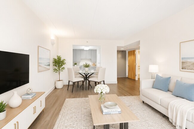 Salas de estar de concepto abierto en Guild House - Guild House West 62+ Senior Apartments