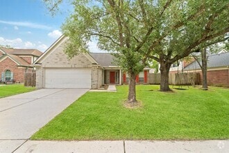 Building Photo - 3909 Greenwood Dr