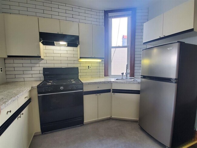 Foto del edificio - 155 Hopkins Ave