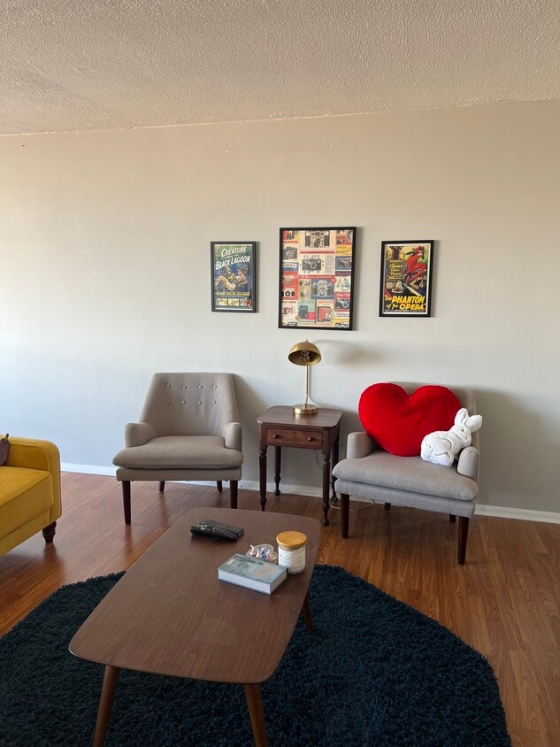 Living Area - 6301 North Sheridan Road