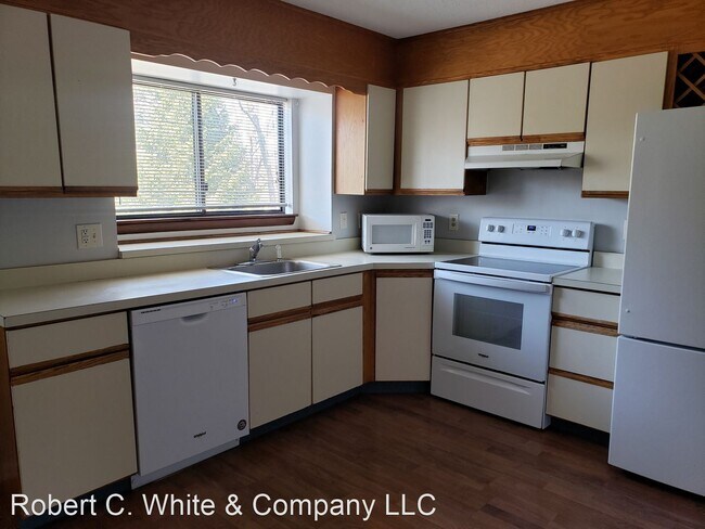 Building Photo - 2 br, 1.5 bath House - 176 Oakland St Unit E