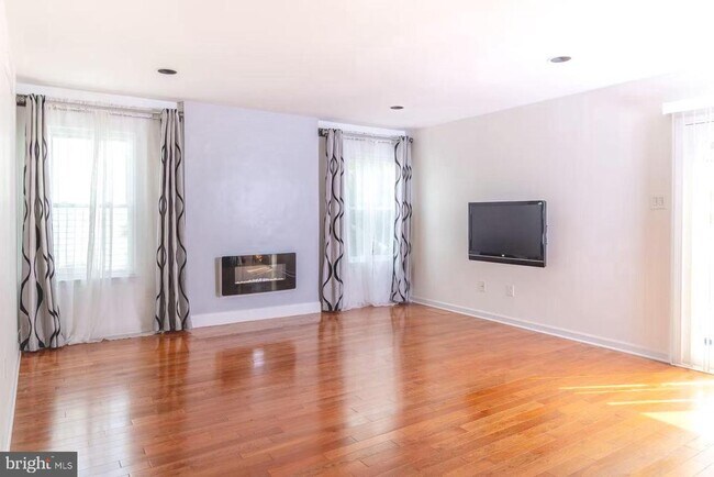 Building Photo - 113 N Stone Ridge Dr