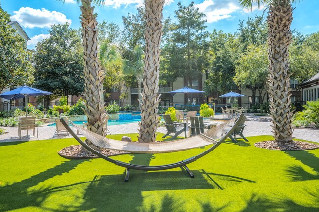 Harbor Cove Apartments Courtyard with Hammock - Harbor Cove Apartments